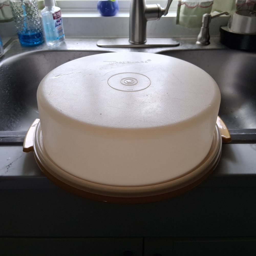 Tupperware Cream Cake Carrier